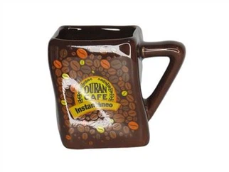 Taza de cerámica cuadrada torcida