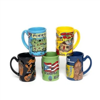 Taza de cerámica en relieve esmaltada